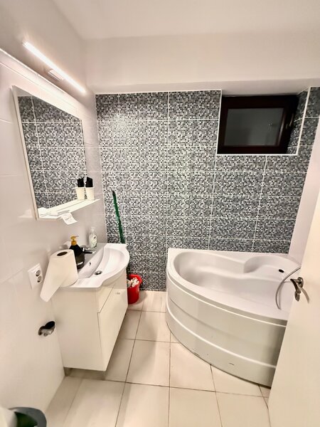 Unirii, Casa Poporului, Parcul Izvor, apartament 2 camere, bloc 2012.