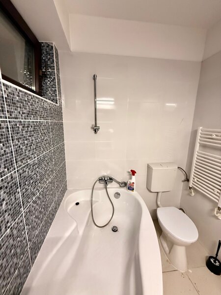 Unirii, Casa Poporului, Parcul Izvor, apartament 2 camere, bloc 2012.