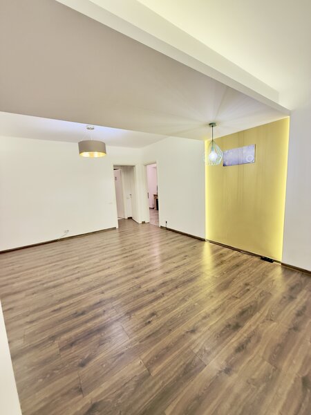Unirii, Casa Poporului, Parcul Izvor, apartament 2 camere, bloc 2012.