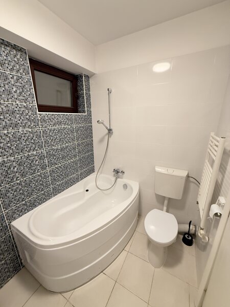 Unirii, Casa Poporului, Parcul Izvor, apartament 2 camere, bloc 2012.